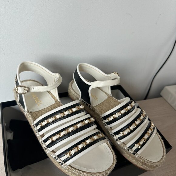 Chanel Bicolor CC Ankle Strap Espadrille Sandals Sz 37 Chain On Straps Black/Whi - Picture 5 of 15
